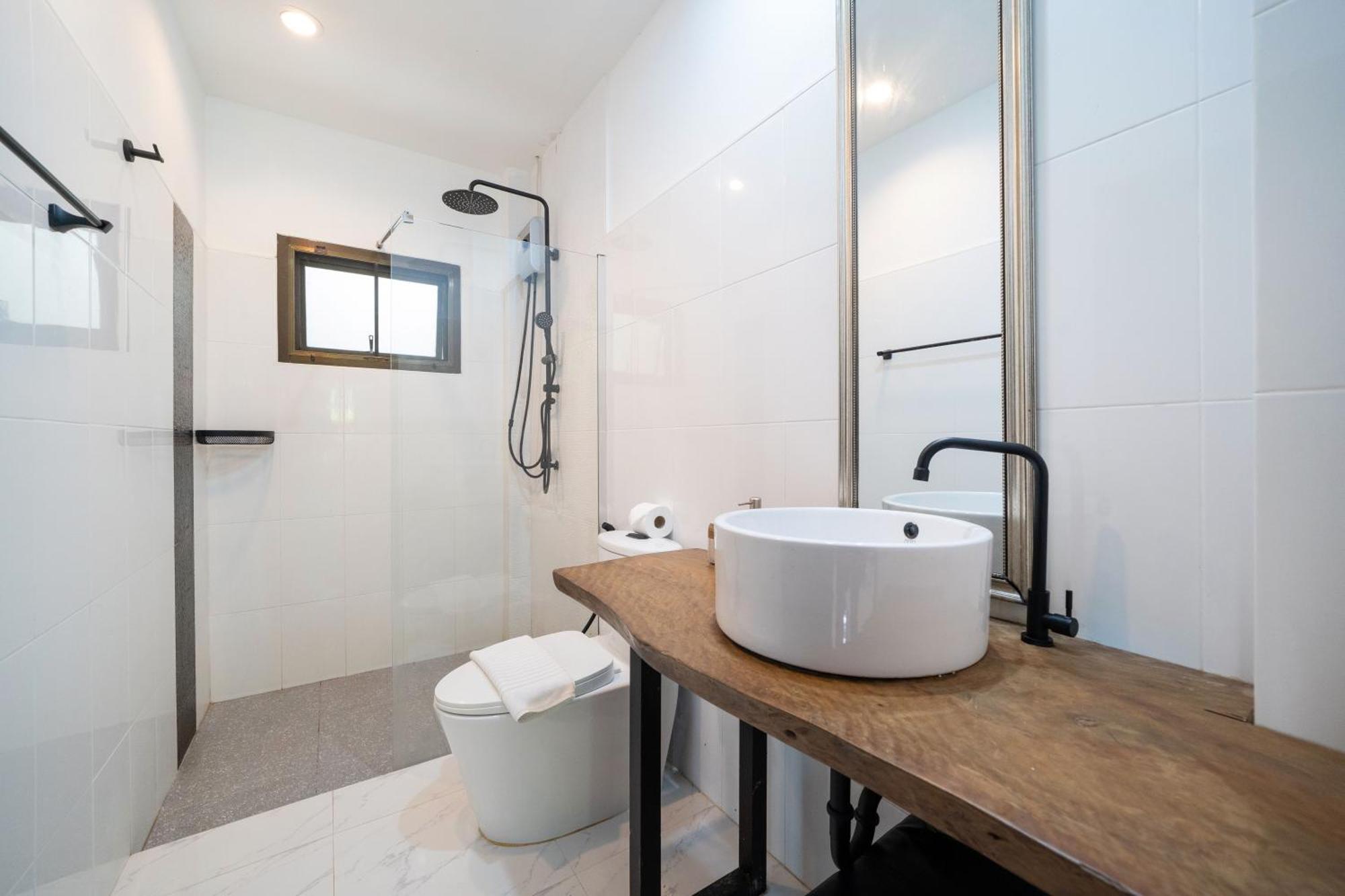 Oxavia Garden Oasis In Nai Harn - Your Private Tropical Garden With 3 Cabins And Jacuzzi Rawai 외부 사진